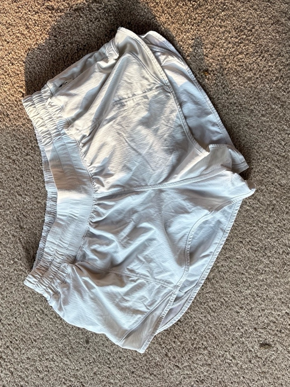 Lululemon White Hotty Hot 2.5 Active Performance Shorts size 6